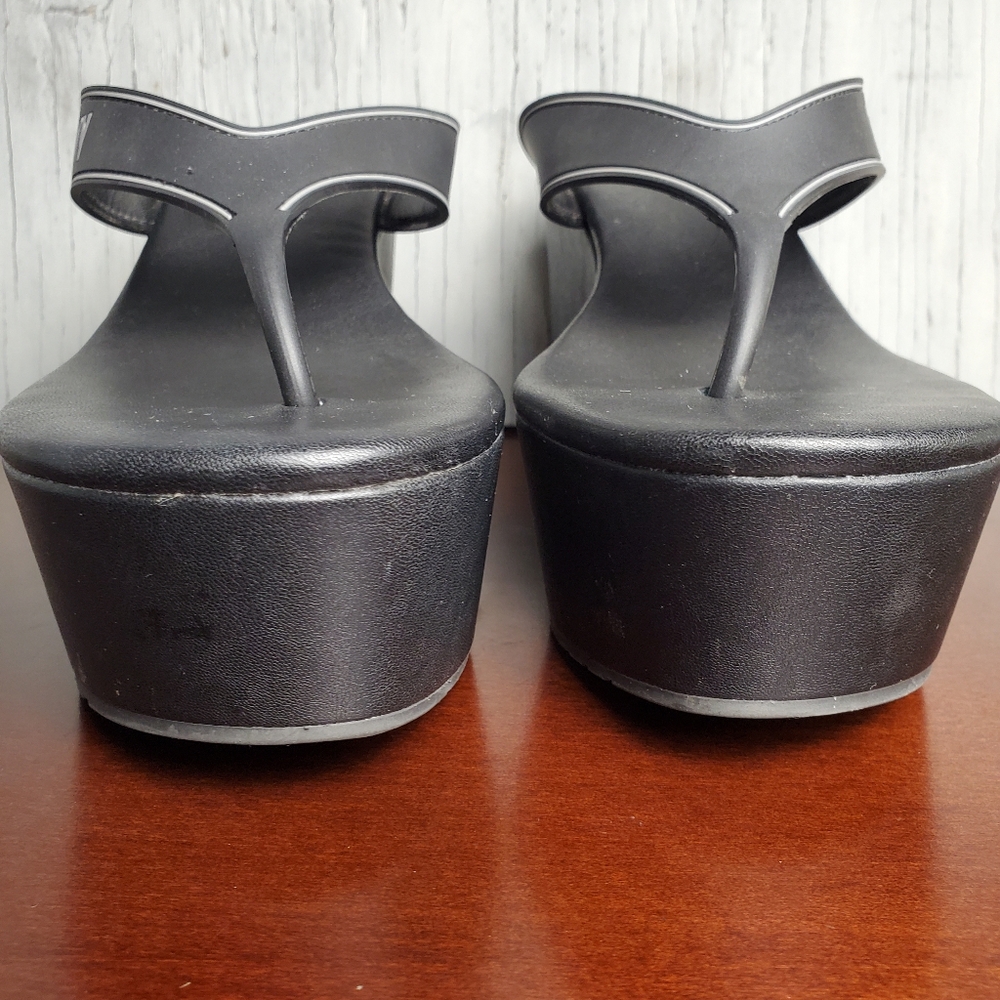 DKNY Trina Platform Wedge Heel Thong Toe Sandal, 10, Black/Gray - Picture 3 of 8